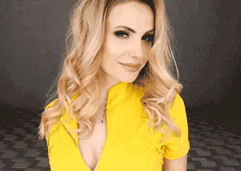 A smiling woman in the FindCuteRussian introduction preview